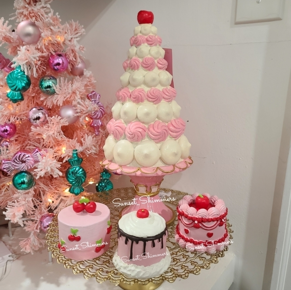 15" MARTHA STEWART Pink White Christmas Tree Cake w Cherry Pedestal Decor NEW - Picture 7 of 7